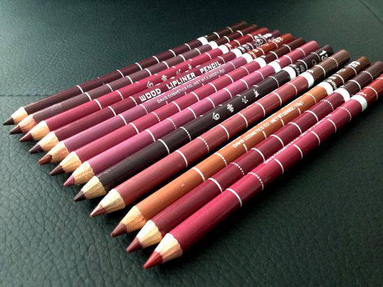 Set creioane de buze